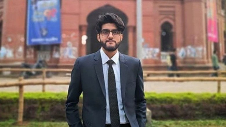 নিজ বাড়ি থেকে ঢাবি শিক্ষার্থীর ঝুলন্ত মরদেহ উদ্ধার, এলাকায় শোক...