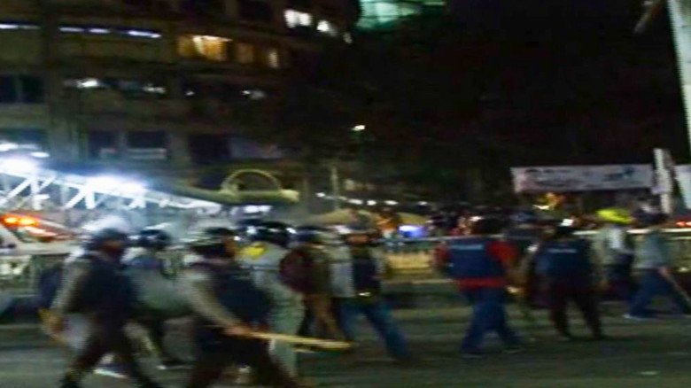 শাহবাগে আবারও পুলিশ–ইনকিলাব মঞ্চ সংঘর্ষ, টিয়ারশেল নিক্ষেপ...