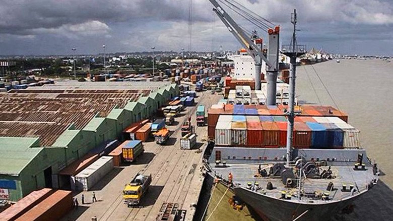 চট্টগ্রাম বন্দরে অনির্দিষ্টকালের ধর্মঘট: সব অপারেশন বন্ধ, কন্টেইনার জট বাড়ছে...