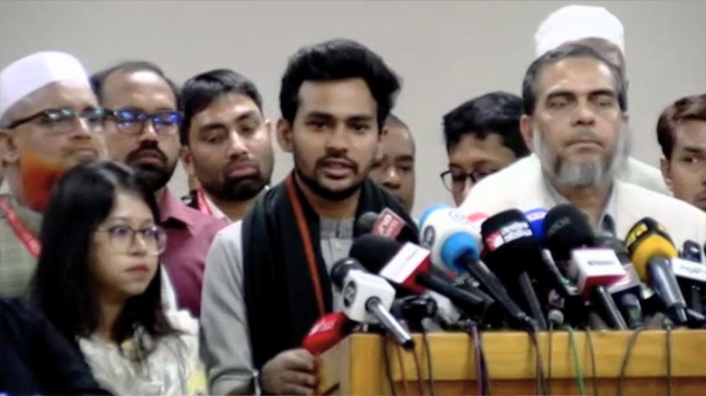 শোকজ করলেই কর্মকর্তা বদলি: নির্বাচন নিয়ে অভিযোগ আসিফ মাহমুদের...