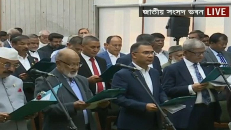 বিএনপির নবনির্বাচিত এমপিদের শপথ, সংবিধান সংস্কার পরিষদে যোগ না দেওয়ার ঘোষণা...